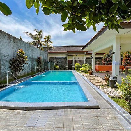 Urbanview Hotel Kumala Banyuwangi By Reddoorz Eksteriør billede