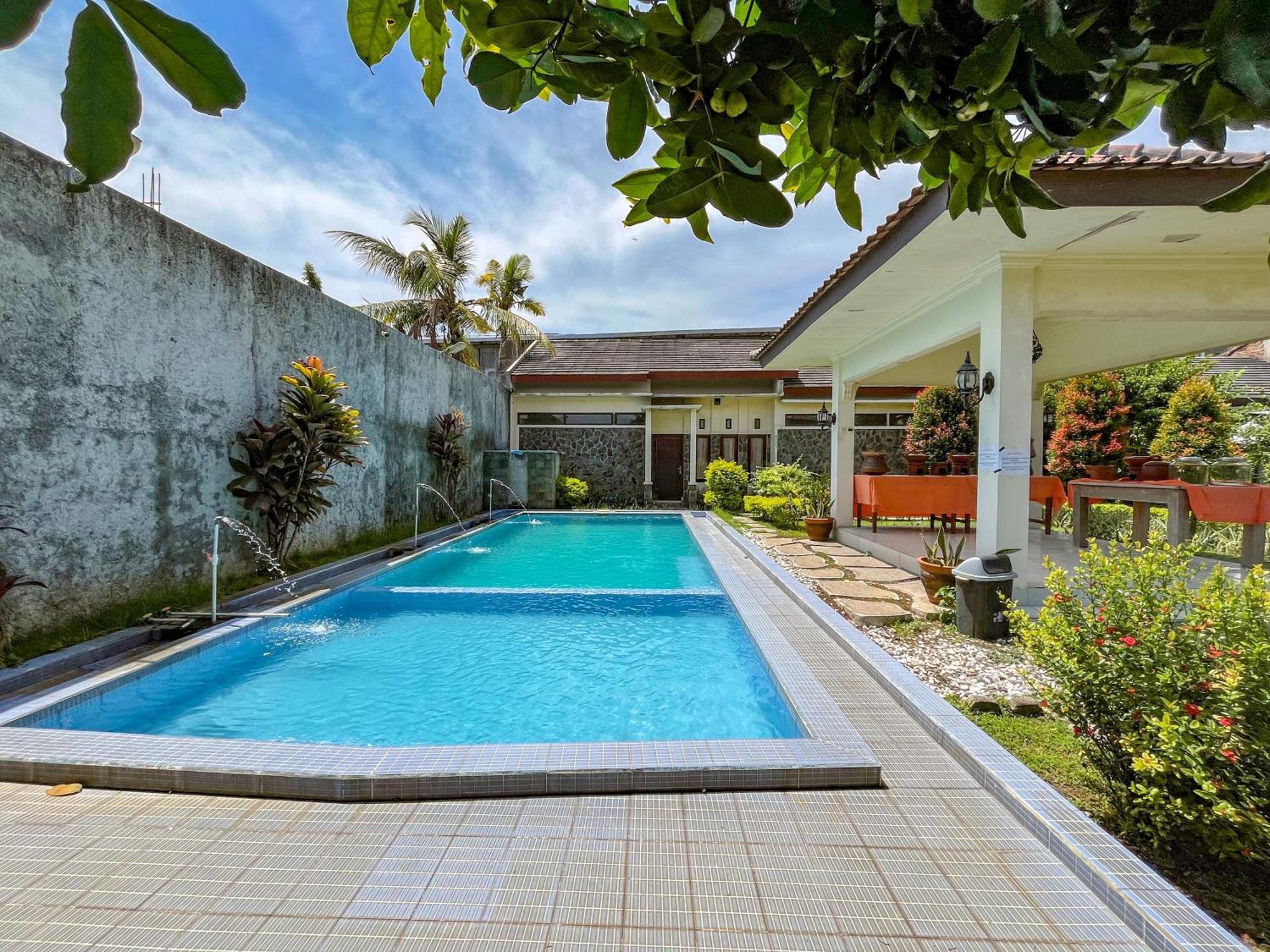 Urbanview Hotel Kumala Banyuwangi By Reddoorz Eksteriør billede