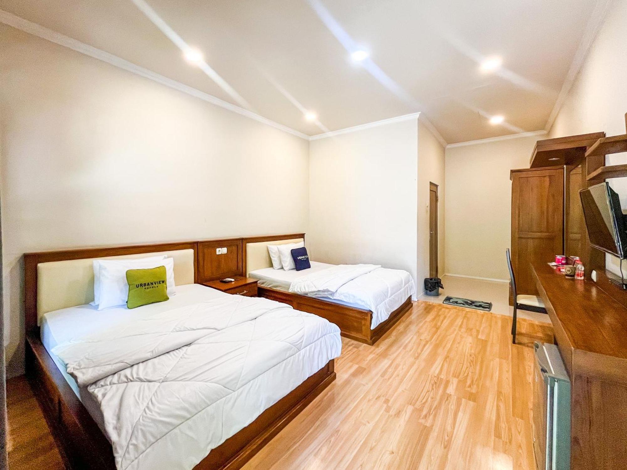 Urbanview Hotel Kumala Banyuwangi By Reddoorz Eksteriør billede