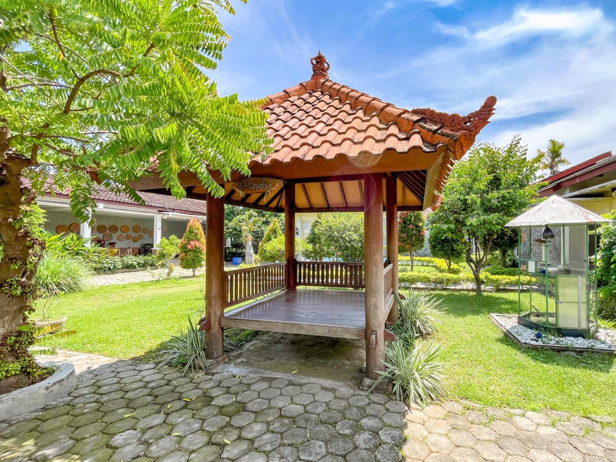 Urbanview Hotel Kumala Banyuwangi By Reddoorz Eksteriør billede
