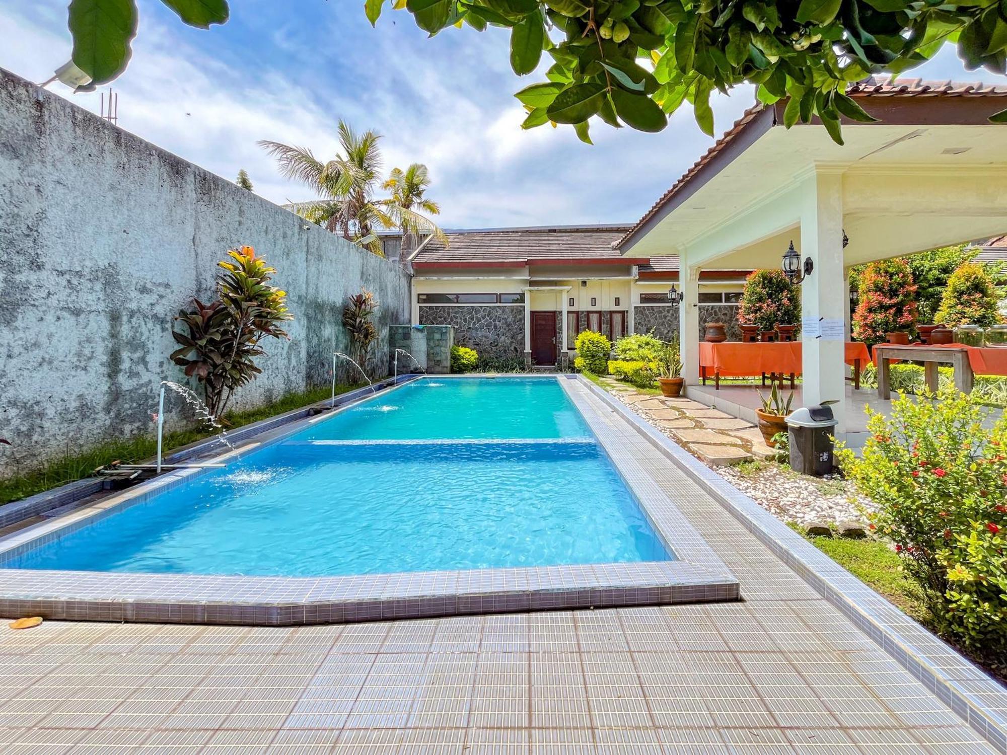 Urbanview Hotel Kumala Banyuwangi By Reddoorz Eksteriør billede